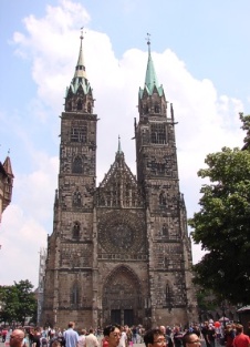 Nuernberg_Lorenzkirche.jpg